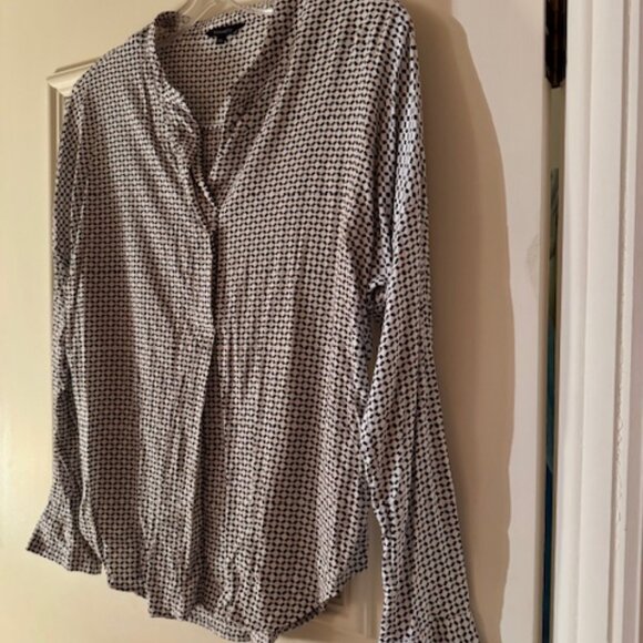 White and black patterned blouse - Picture 3 of 6